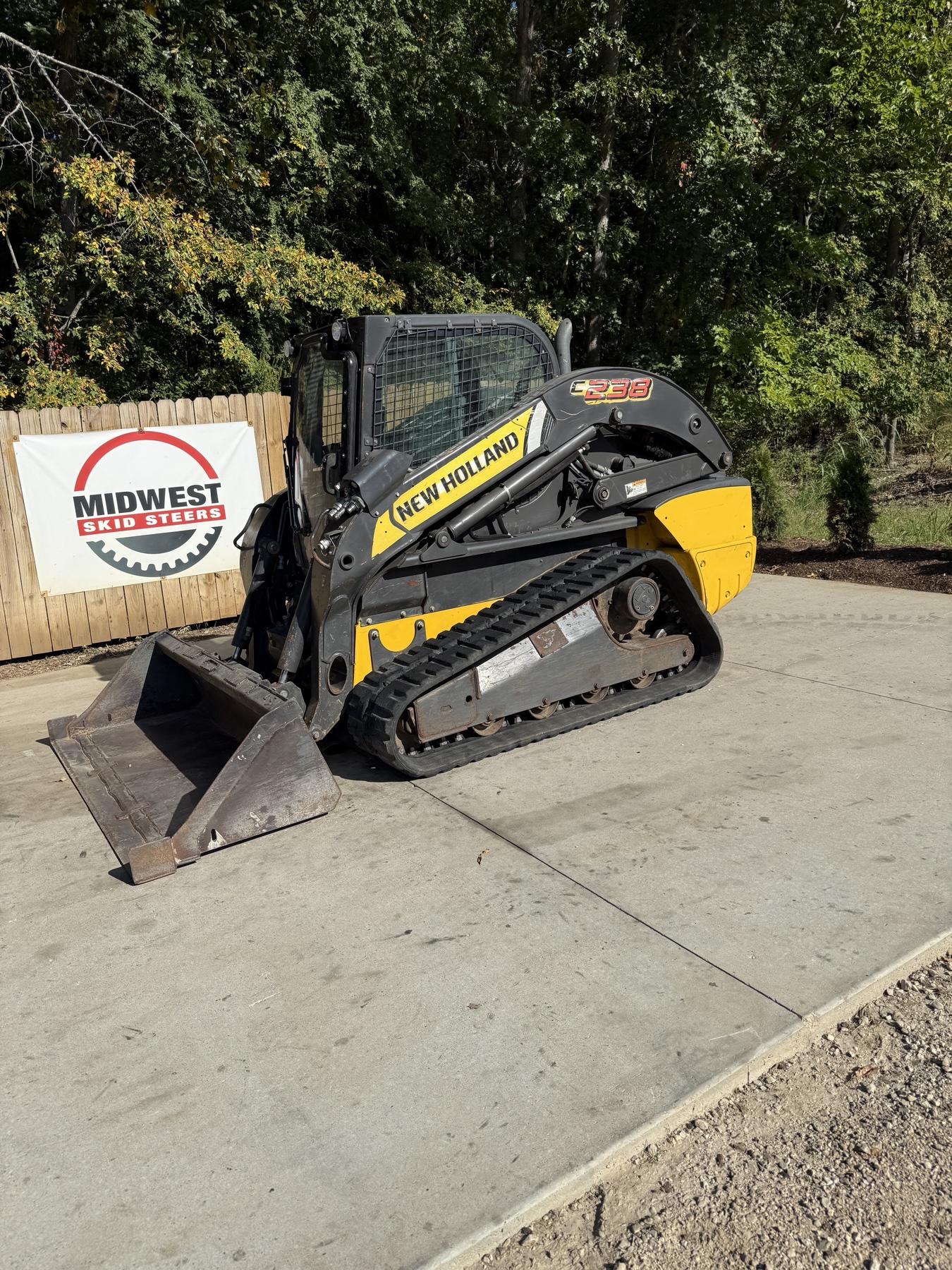 2018 New Holland C238 front three-quarter view with smooth bucket