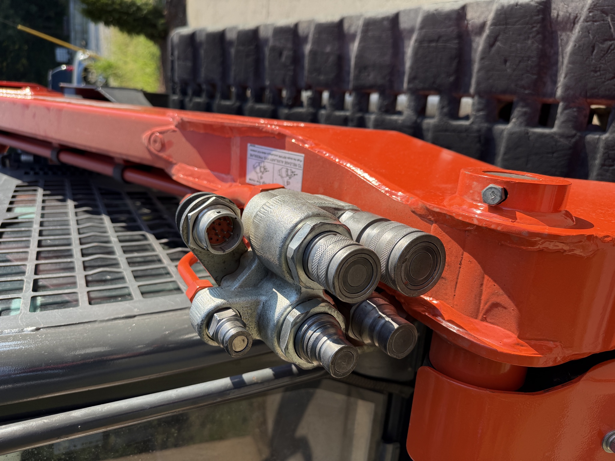 Kubota SVL97-2 high-flow auxiliary hydraulic couplers