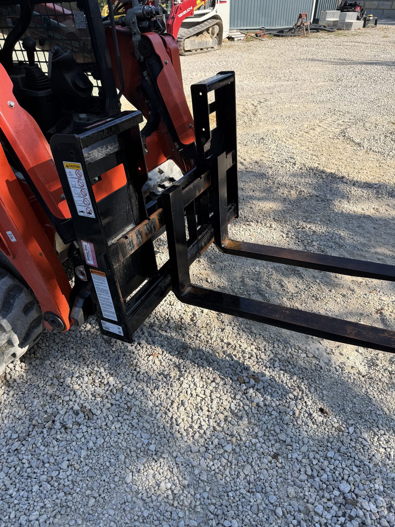 Standard pallet fork carriage and adjustable fork mounts